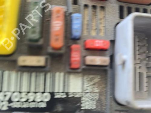 Fuse box CITROËN C5 III (RD_) 1.6 HDi 110 (RD9HZC) | BP36102696E1 - Image 3