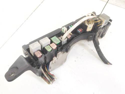 Used Fuse box Fuse box 32931337 32931337