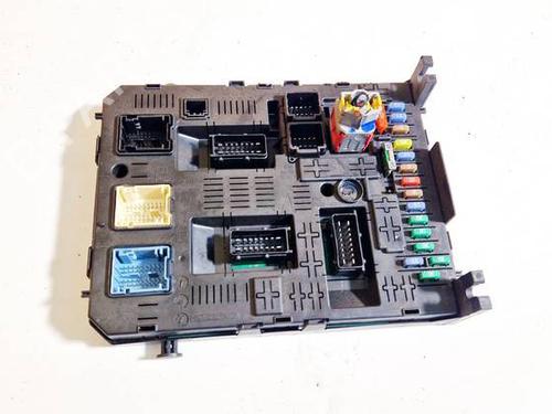 Used Fuse box Fuse box 32573836 32573836