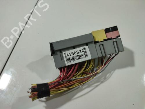 Used Fuse box Fuse box 32551301 32551301