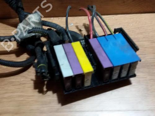Used Fuse box Fuse box 33481782 33481782