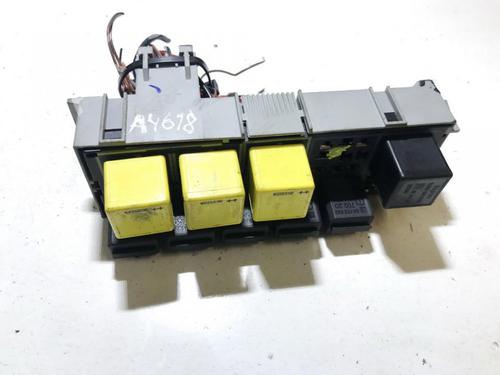Used Fuse box Fuse box OPEL MERIVA A MPV (X03) 1.7 CDTI (E75) (100 hp) 33509890 33509890