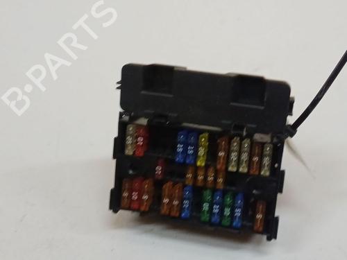 Used Fuse box Fuse box 37598167 37598167