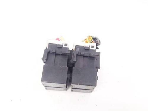 Used Fuse box Fuse box 32585174 32585174