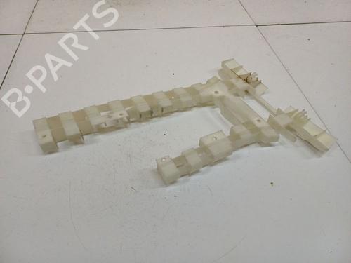 Used Rear bumper bracket Rear bumper bracket 39041982 39041982