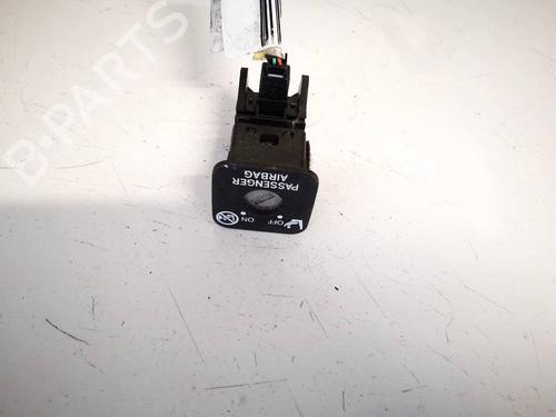 switch-lexus-is-ii-_e2_-2005-2006-2007-2008-2009-2010-2011-2012-2013-32589940 main image