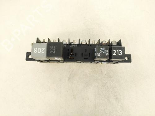 Used Fuse box Fuse box AUDI A4 B5 (8D2) 1.8 (125 hp) 33079989 33079989