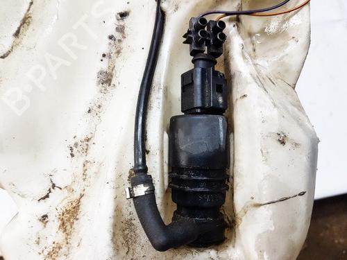 washer-pump-audi-a4-b5-8d2-1994-1995-1996-1997-1998-1999-2000-2001-35865262 main image