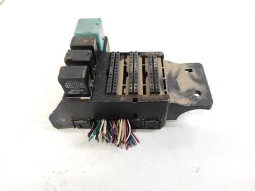 Boîte à Fusibles TOYOTA MATRIX (_E13_) 1.8 VVTi (ZZE132, ZZE134) (132 hp) 32899170