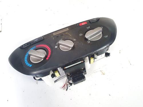 Used Climate control Climate control TOYOTA RAV 4 II (_A2_) 2.0 D 4WD (CLA20_, CLA21_, CLA20R, CLA21R) (116 hp) 35478347 35478347