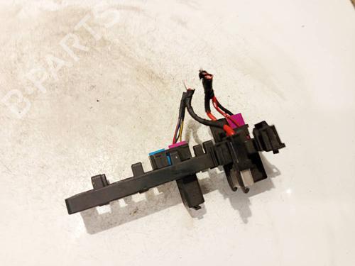 Used Fuse box VW PASSAT B6 (3C2) 1.9 TDI (105 hp) 32558370
