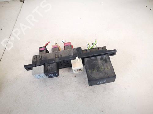 Used Fuse box VW GOLF IV (1J1) 1.9 TDI (110 hp) 32950446