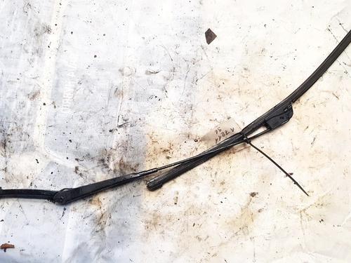 front-windshield-wiper-arm-audi-a4-b5-8d2-1994-1995-1996-1997-1998-1999-2000-2001-32881753 main image