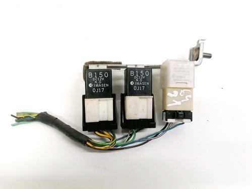 Used Fuse box Fuse box MAZDA PREMACY (CP) 2.0 TD (101 hp) 32890679 32890679