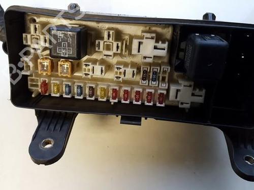 Used Fuse box Fuse box TOYOTA PREVIA II (_R3_) 2.0 D-4D (CLR30_, CLR30R) (116 hp) 33514763 33514763