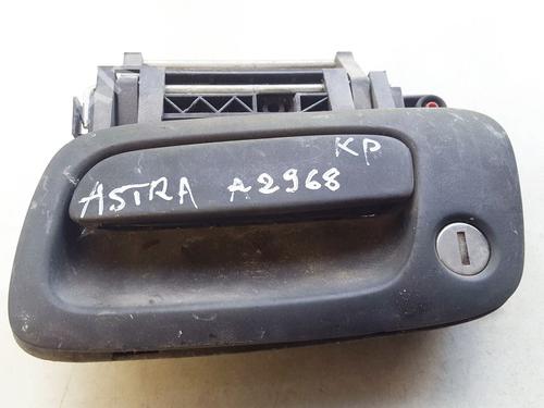 front-left-exterior-door-handle-opel-astra-g-hatchback-t98-1998-1999-2000-2001-2002-2003-2004-2005-2006-2007-2008-2009-35855411 main image