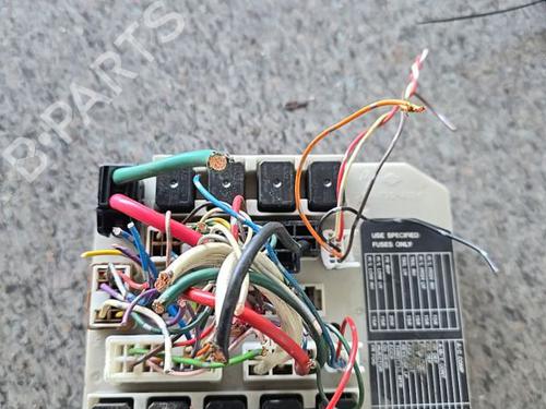 Used Fuse box Fuse box 37456590 37456590