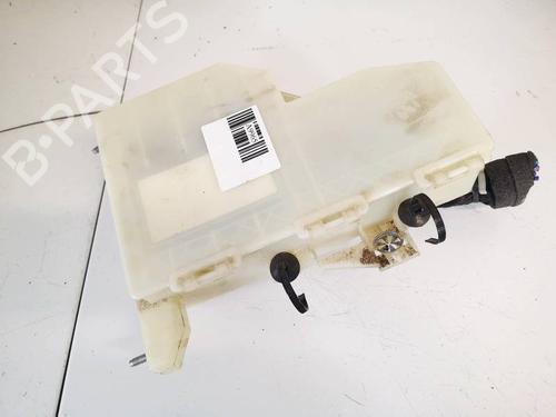 Used Fuse box Fuse box 32587364 32587364