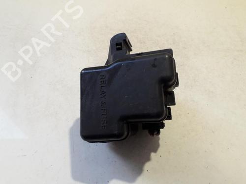 Used Fuse box Fuse box TOYOTA PREVIA II (_R3_) 2.0 D-4D (CLR30_, CLR30R) (116 hp) 33511875 33511875