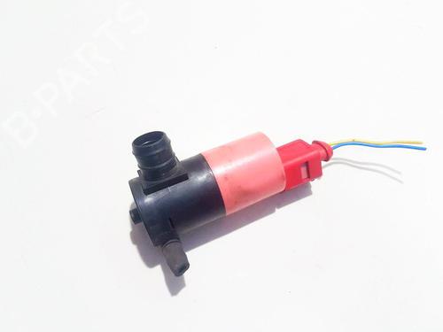 Used Washer pump Washer pump TOYOTA YARIS (_P9_) 1.4 D-4D (NLP90_, NLP90R) (90 hp) 35863304 35863304