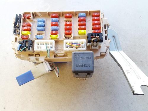 Used Fuse box Fuse box NISSAN X-TRAIL I (T30) 2.2 dCi (136 hp) 33518171 33518171