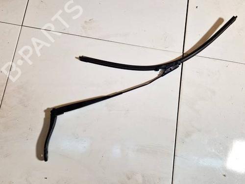 Used Front windshield wiper arm Front windshield wiper arm 32574184 32574184