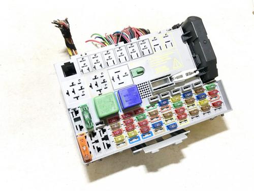 Used Fuse box Fuse box OPEL ZAFIRA A MPV (T98) 2.2 DTI 16V (F75) (125 hp) 33071153 33071153