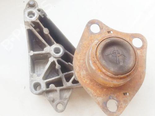 Used Engine mount Engine mount RENAULT MEGANE I (BA0/1_) 1.4 e (BA0E, BA0V) (75 hp) 33526551 33526551