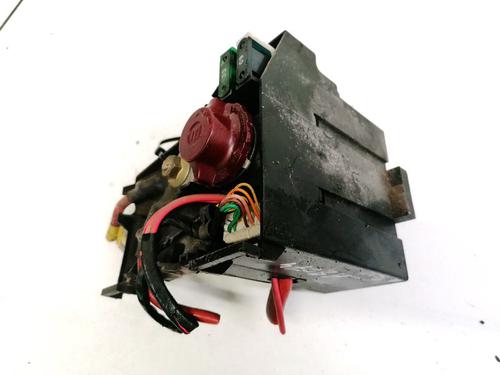 Used Fuse box Fuse box 32907860 32907860