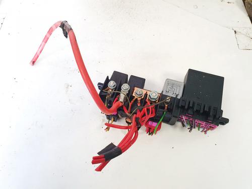 Used Fuse box Fuse box VW PASSAT B5 Variant (3B5) 1.6 (101 hp) 32889479 32889479