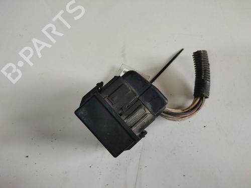 Used Fuse box Fuse box OPEL MOVANO A Bus (X70) 2.5 D (JD) (80 hp) 33837904 33837904