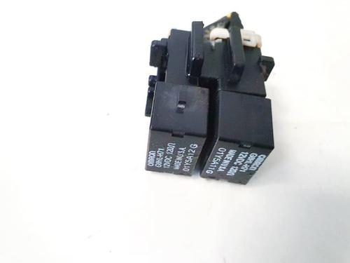 Used Fuse box Fuse box 32923670 32923670