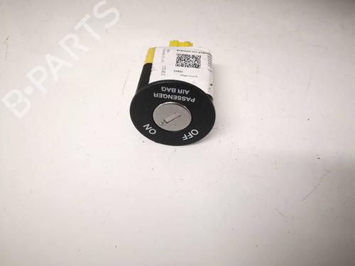 switch-toyota-rav-4-iii-_a3_-2005-2006-2007-2008-2009-2010-2011-2012-2013-2014-32533188 main image