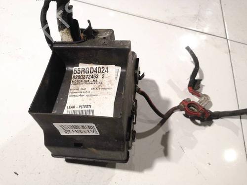 Used Fuse box Fuse box RENAULT ESPACE IV (JK0/1_) 2.2 dCi (JK0H) (150 hp) 33730747 33730747