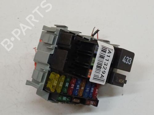 Used Fuse box Fuse box 39061817 39061817
