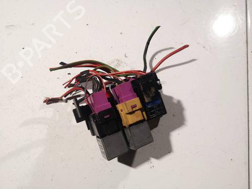 Used Fuse box VW PASSAT B5 Variant (3B5) 1.9 TDI (90 hp) 32574125