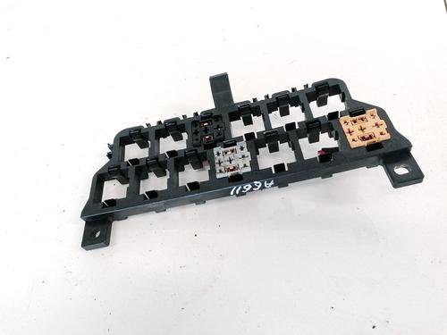 fuse-box-audi-a4-b5-8d2-1994-1995-1996-1997-1998-1999-2000-2001-33078818 main image