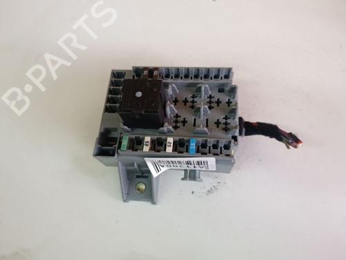 Used Fuse box Fuse box 37253378 37253378