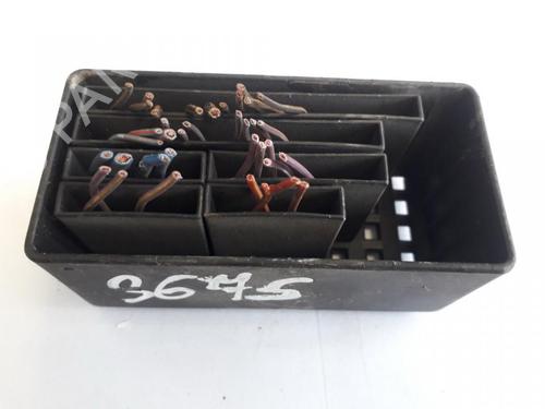 fuse-box-bmw-5-e39-1995-1996-1997-1998-1999-2000-2001-2002-2003-33505586 main image