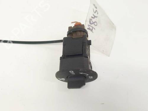 switch-renault-megane-iii-hatchback-bz01_-b3_-2008-32616127 main image
