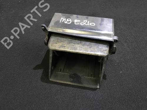 Cinzeiro Cinzeiro MERCEDES-BENZ E-CLASS (W210) E 300 D (210.020) (136 hp) 35665552 35665552