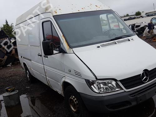 Used Parts MERCEDES-BENZ SPRINTER 2-t Bus (B901, B902) 208 D (901.371, 902.371, 902.372) 4526948