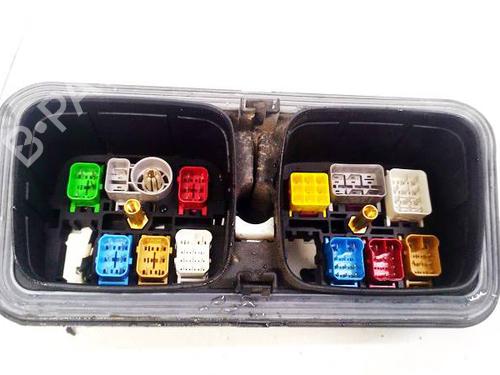 Used Fuse box Fuse box 32588694 32588694