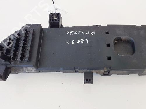 Used Fuse box Fuse box OPEL VECTRA C (Z02) 2.0 DTI 16V (F69) (101 hp) 33065122 33065122