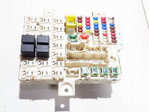 Used Fuse box Fuse box MITSUBISHI COLT VI (Z3_A, Z2_A) 1.1 (Z31A, Z32A) (75 hp) 33103777 33103777