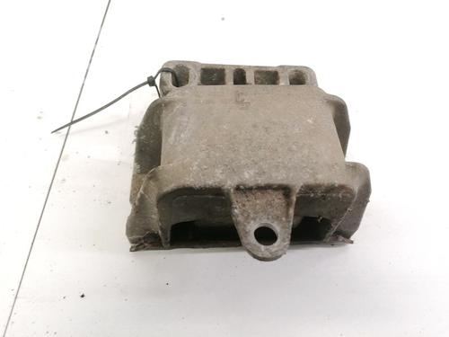 Used Engine mount Engine mount VW BORA I (1J2) 1.9 TDI (90 hp) 32896179 32896179