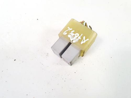 Used Fuse box Fuse box TOYOTA COROLLA Verso (ZER_, ZZE12_, R1_) 2.2 D-4D (AUR10_, AUR10R) (136 hp) 32903390 32903390