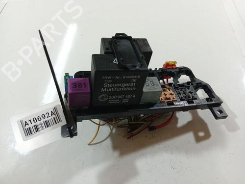 Used Fuse box SKODA SUPERB I (3U4) 2.0 TDI (140 hp) 32539712