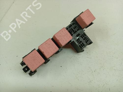Used Fuse box Fuse box 38041075 38041075