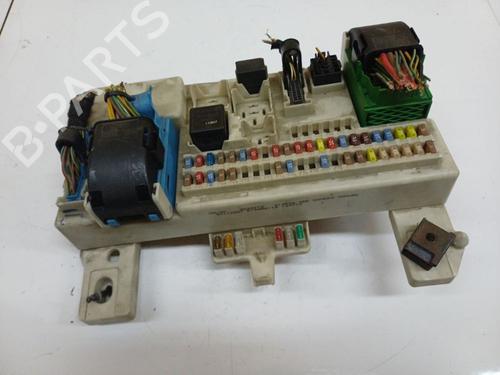 Used Fuse box Fuse box 39014208 39014208
